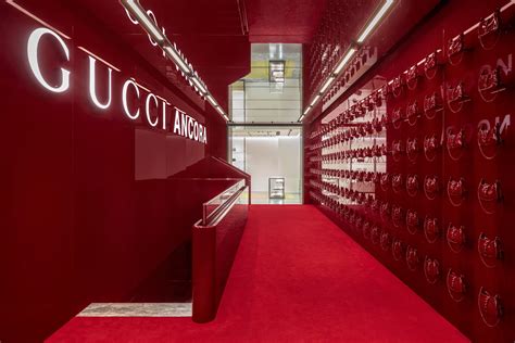 store gucci via monte napoleone|gucci milan flagship.